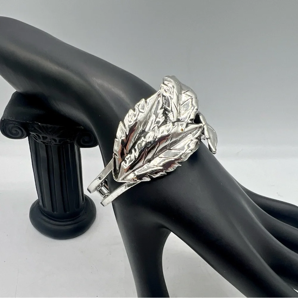 Vintage silver tone leafy hinged statement bracelet